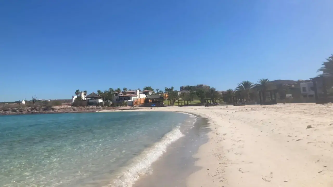 El Caimancito Beach Right Side